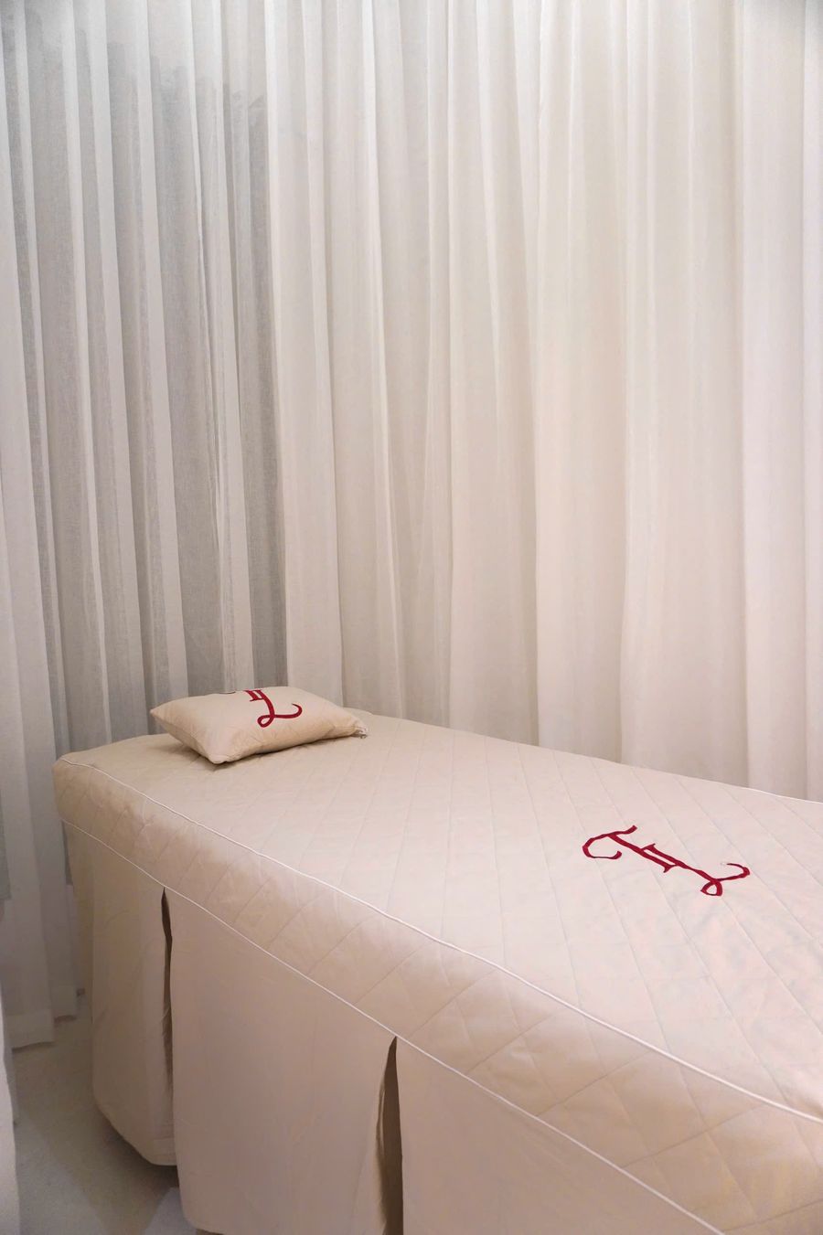 Electric Massage Bed, Foldable 3-Section